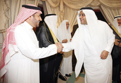 الشاعر ابن إدريس يحتفي بمفكري ومثقفي «الجنادرية»