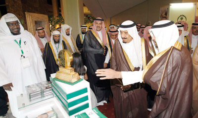 الأمير سلمان: الملك وولي العهد حريصان على رعاية الأيتام والحفاظ عليهم من الضياع