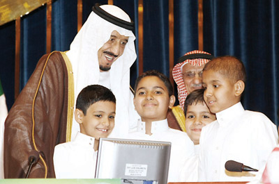 الأمير سلمان: الملك وولي العهد حريصان على رعاية الأيتام والحفاظ عليهم من الضياع