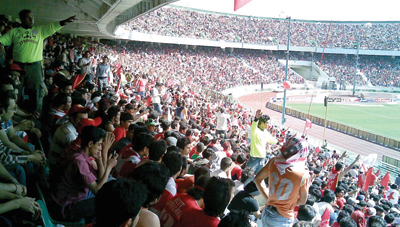 مواقع إيرانية تحرّض على تحويل مدرجاتها لمهاجمة السعودية