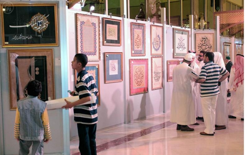 أكاديميات : ملتقى أشهر خطاطي المصحف لبنة لرعاية لغة القرآن وخطوطه الجميلة