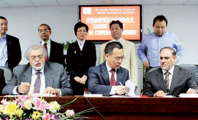 توقيع اتفاقية تعاون بين «سينوبك الصينية» و«سند للمنتجات الأسفلتية»