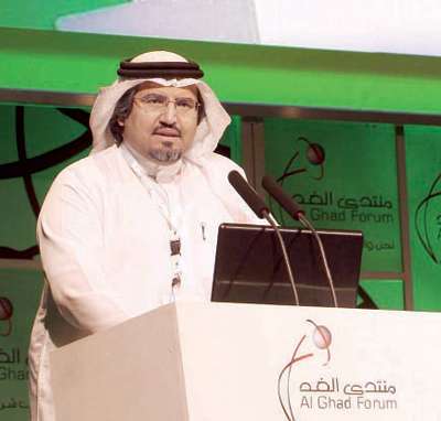 .. ويشهد عرض تجارب شبابية تطوعية .. ووالدة متحدث تحضر لدعمه