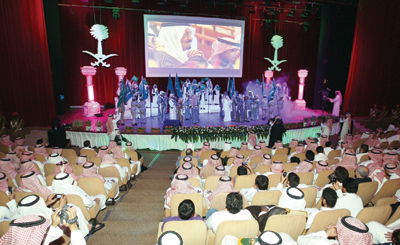 الأمير سلمان مخاطبا خريجي مدارس الرياض: نحن فخورون بتخريج أبناء خدموا دينهم وبلادهم