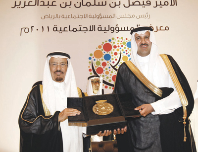 الأمير فيصل بن سلمان يدعو إلى استخدام الحسم الضريبي للشركات الأجنبية لدعم العمل الخيري