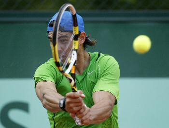 نادال يحتفظ بصدارة التصنيف العالمي لمحترفي التنس