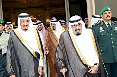 جدة تنتشي فرحاً بمقدم خادم الحرمين.. وأطفالها ينثرون الورد