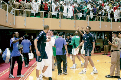 طائرة الأهلي تتوشح بالذهب.. وإخماد انسحاب الهلال