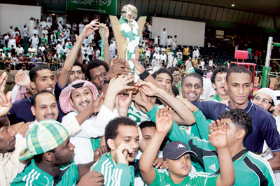 طائرة الأهلي تتوشح بالذهب.. وإخماد انسحاب الهلال