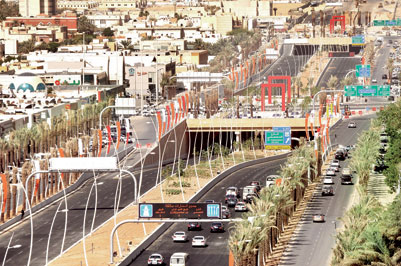 الرياض تحتفل بالبيعة بتدشين مشروع تطوير طريق الملك عبد الله