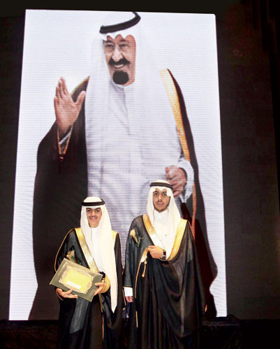 مدارس المملكة تحتفل بتخريج 138 طالبا ضمن المسار السعودي والدبلوم الأمريكي