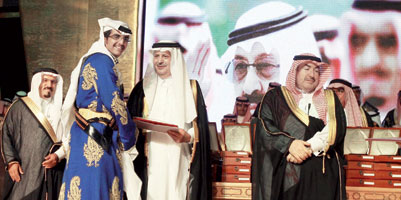 مدارس المملكة تحتفل بتخريج 138 طالبا ضمن المسار السعودي والدبلوم الأمريكي