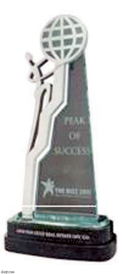 «أساس عبر الخليج» للاستثمار العقاري تحصل على جائزة ذروة النجاح من الاتحاد العالمي للأعمال