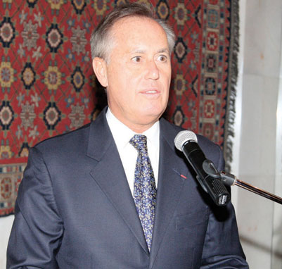 الرئيس الفرنسي يمنح كامل المنجّد وسام «جوقة الشرف» لجهوده في تنمية العلاقات التجارية