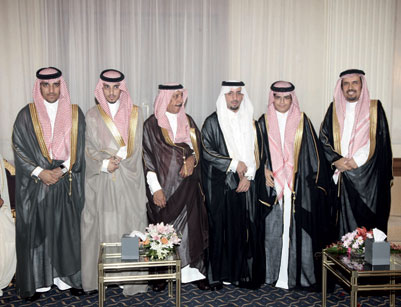 سليمان الحمد يحتفل بزفاف كريمته إلى سعود العتيقي