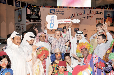 أسرة مصرية تفوز بالسيارة الثالثة لمهرجان أبها للتسوق