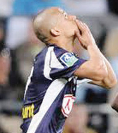 كوري وأوزبكي يؤخران صفقة الاتحاد مع العنزي