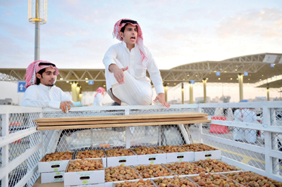 بريدة تطلق مهرجان التمور بتنظيمات جديدة وبوابات إلكترونية