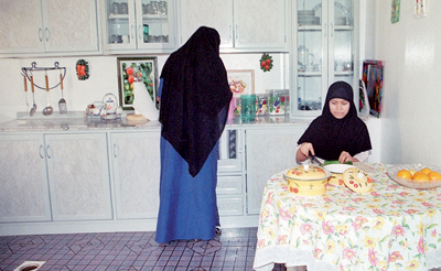 قطر.. شركات وهمية وجدل حول ظاهرة هروب الخادمات ومن يتحملها