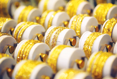 «الأسعار القياسية» تعلق نشاط مصانع ذهب في السعودية