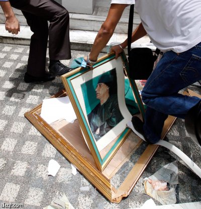 المجلس الوطني يعرض 1.3 مليون مكافأة لمن يسلم القذافي حيا أو ميتا