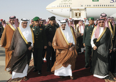 خادم الحرمين يصل إلى الرياض قادمًا من جدة