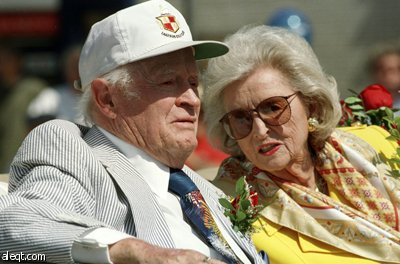 وفاة زوجة بوب هوب عن 102 عام