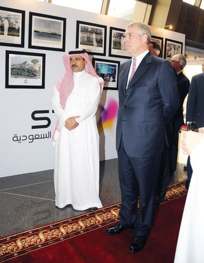 الأمير أندرو «دوق يورك» يزور مجموعة الاتصالات السعودية ويلتقي كبار مسؤوليها