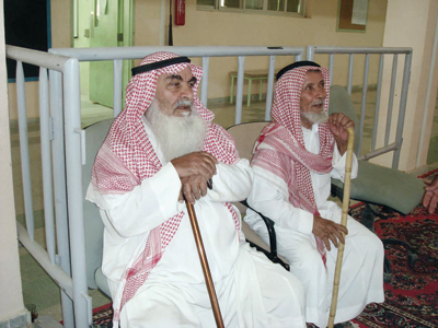 رفحاء : «الابتسامات وعبارات الترحيب» محاولة أخيرة من المرشحين لكسب الأصوات