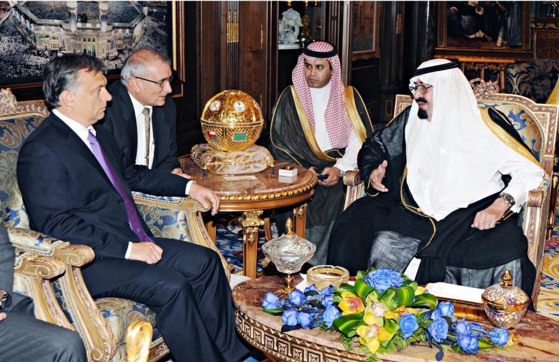 خادم الحرمين الشريفين يستقبل رئيس وزراء المجر