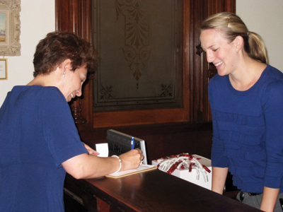 دراسة بريطانية: النساء يكسبن الآن أكثر من الرجال