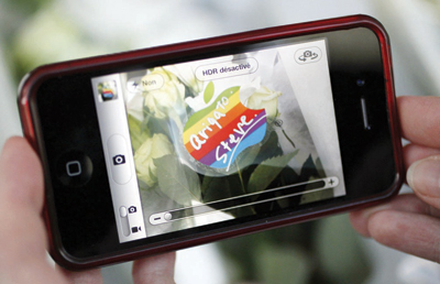 10 آلاف تغريدة كل ثانية عبر «تويتر» تعليقا على رحيل مؤسس «أبل»