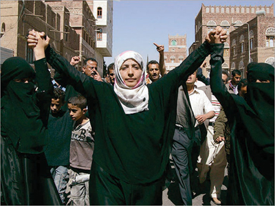 «نوبل للسلام» تنصف النساء.. فوز متظاهرة يمنية وليبيريتين