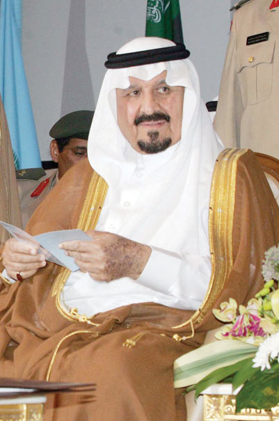 تقلد 3 حقائب وزارية.. وتوشح الأوسمة العليا