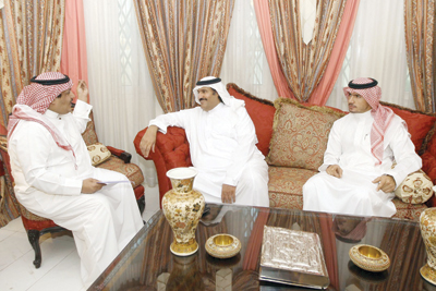 النقيب العلي يروي لـ "الاقتصادية" قبلة سلطان وتفاصيل الزيارة