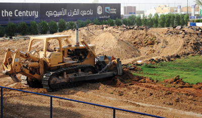 ملعب الهلال .. الأرض عدلت بالليزر والعشبة عولجت في مشتل