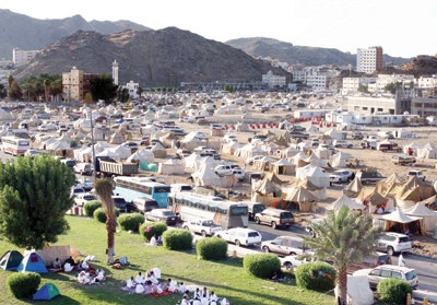 خيام المخالفين في مكة .. مراكز تفويج تتحدى المنظومة الأمنية