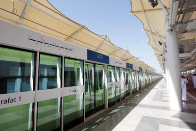 قائد قوة الحج والعمرة لـ "الاقتصادية" : منع التدفق المفاجئ عبر محطات القطارات