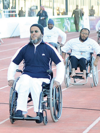 سباق المعوقين يشعل مدرجات التعاون والنصر