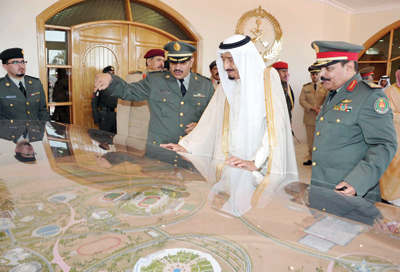 وزير الدفاع: أستهل زياراتي بالطائف لأنها بداية تكوين جيشنا