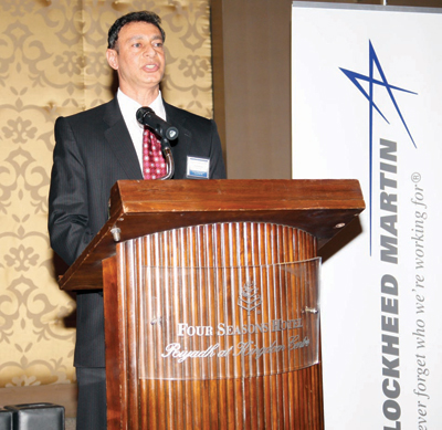 «لوكهيد مارتن» تخطط للتعاون مع «العلوم والتقنية» كشريك استراتيجي