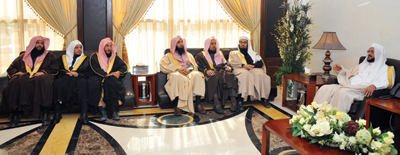 توجُّه لمنع رجال«الحسبة» من التجوُّل في الأسواق والمطاعم والمنتجعات