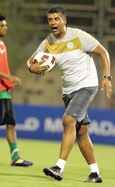 انتقادات في «الشورى»: ريكارد يتقاضى مرتب 10 وزراء سعوديين