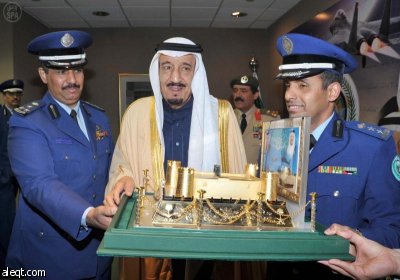 وزير الدفاع يزور الملحقية العسكرية في واشنطن