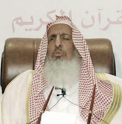 مصادر لـ "الاقتصادية" : «كبار العلماء» تعد فتوى بشأن إغلاق المحال وقت الصلاة