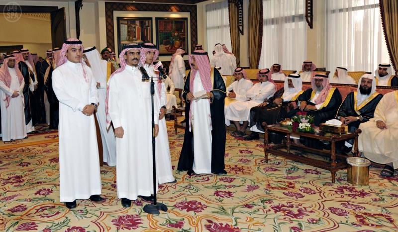 خادم الحرمين الشريفين يستقبل عدداً من الأسر الذين أعلنوا تنازلهم عن قاتلي أبنائهم - فيديو