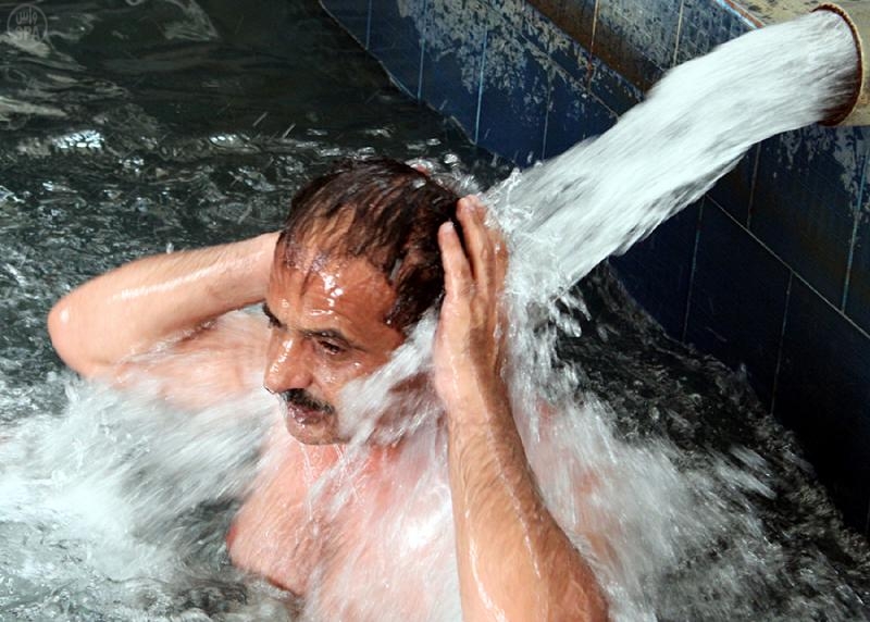 عينا الجوبة الحارة في وادي الدواسر تروّجان لسياحة الإستشفاء في المملكة