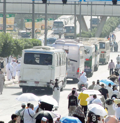 950 حافلة تنقل زوار الحرم المكي ذهاباً وإياباً خلال رمضان