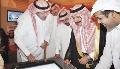 قائد قاعدة الملك فهد الجوية يفتتح معرض قدرات  التايفون في الطائف