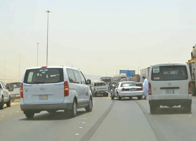 كثافة المركبات تخلف 3 حوادث مرورية على طريق مكة - جدة